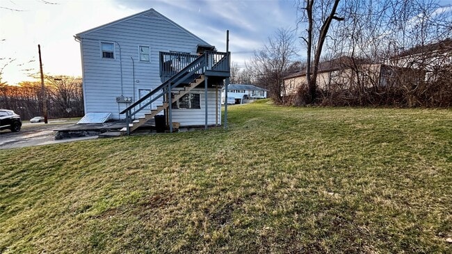 Building Photo - 98 Richard St