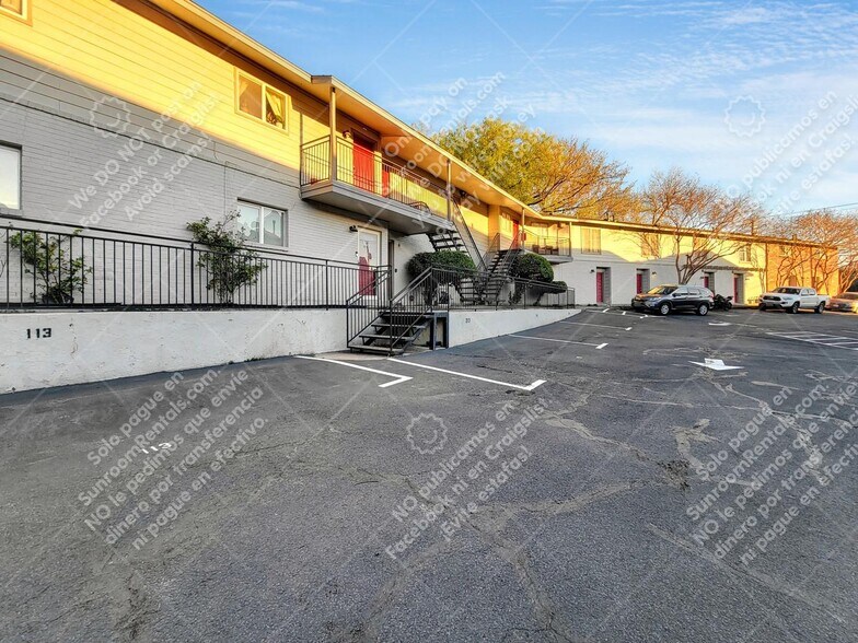 Building Photo - 2122 Hancock Dr