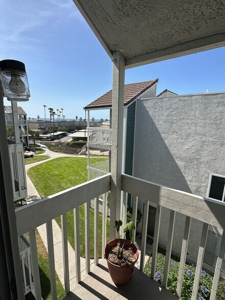Building Photo - 263 S Ventura Rd