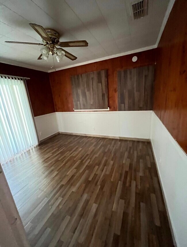 Building Photo - 1031 Oakland Dr