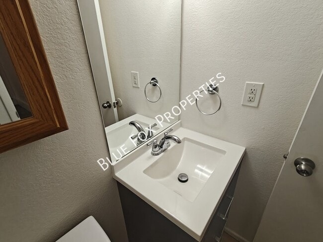 Building Photo - 275 E Norma Ln