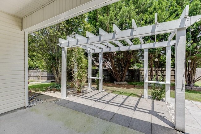 Building Photo - 2464 Laurelfield Dr