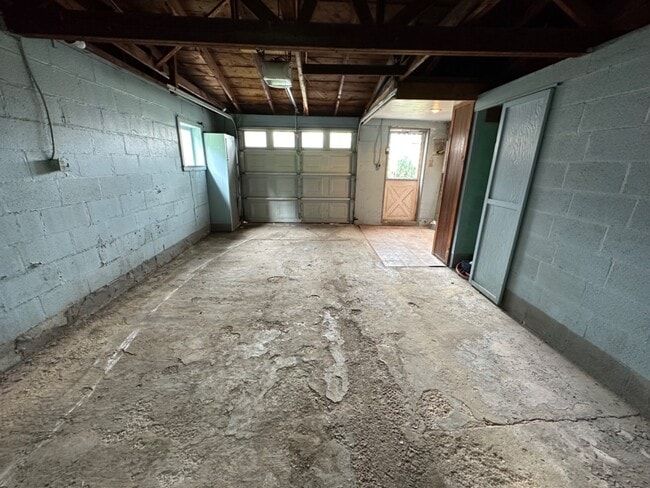 Building Photo - 881 Moyer Ave