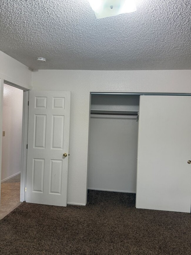 Building Photo - 715 Bluff Ave SW