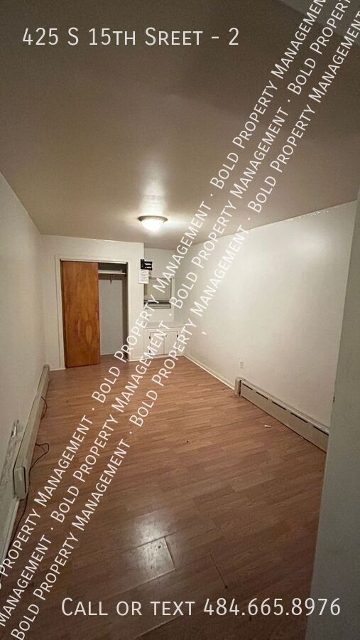 Building Photo - 425 S 15th St