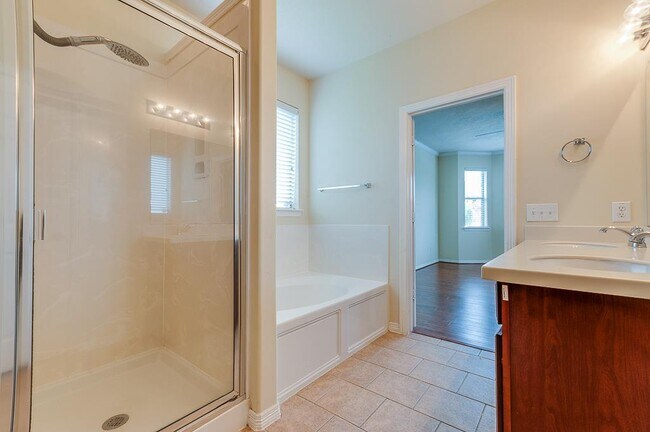 Building Photo - 5007 Jade Cove Ct
