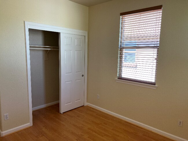 Building Photo - 9405 Clemente Dr