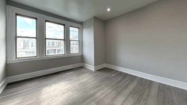 Building Photo - Move-In Ready 3BR Philly Rowhome with Modern Finishes