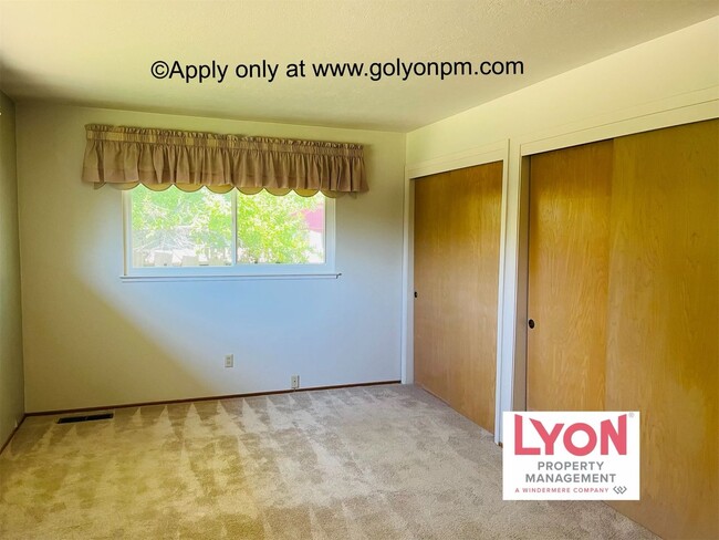 Building Photo - Darling, Spacious 3/2 House in Elk Grove w...