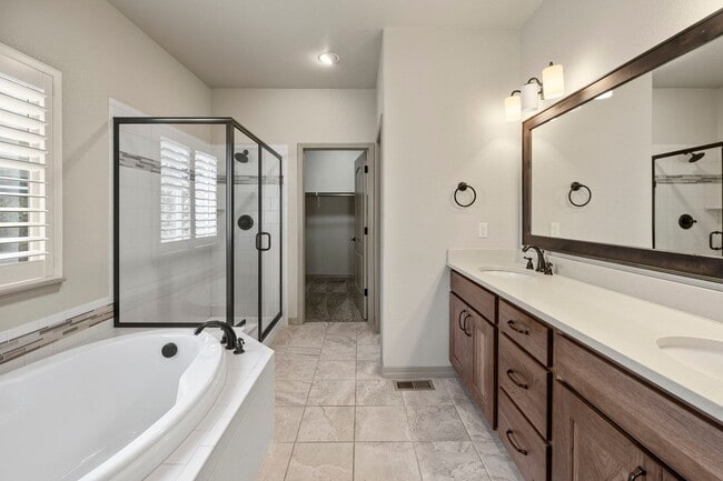 Building Photo - BEAUTIFUL 4BD + OFFICE MAIN-LEVEL LIVING H...