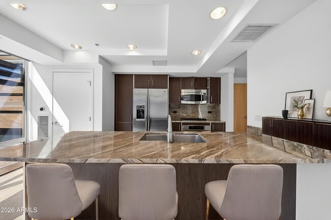 Building Photo - 7131 E Rancho Vista Dr