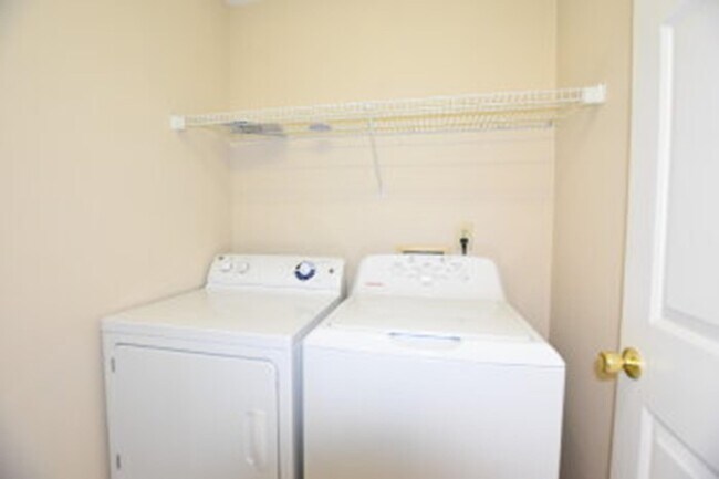 Building Photo - 770 Charter Dr