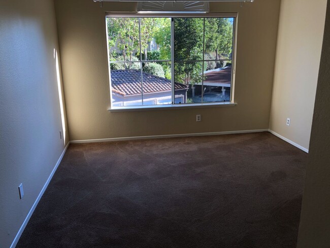 Building Photo - 2 Bed, 2 Bath Townhome in Belsera with att...