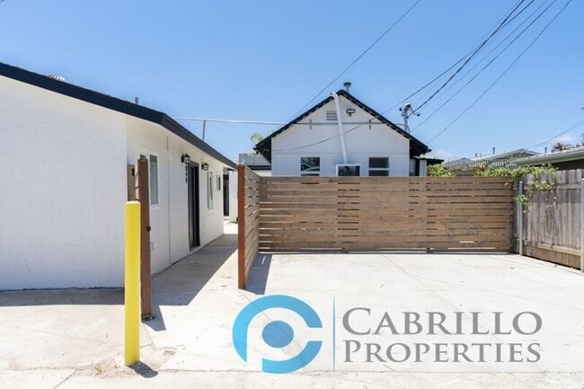 Building Photo - 4849 Mansfield St
