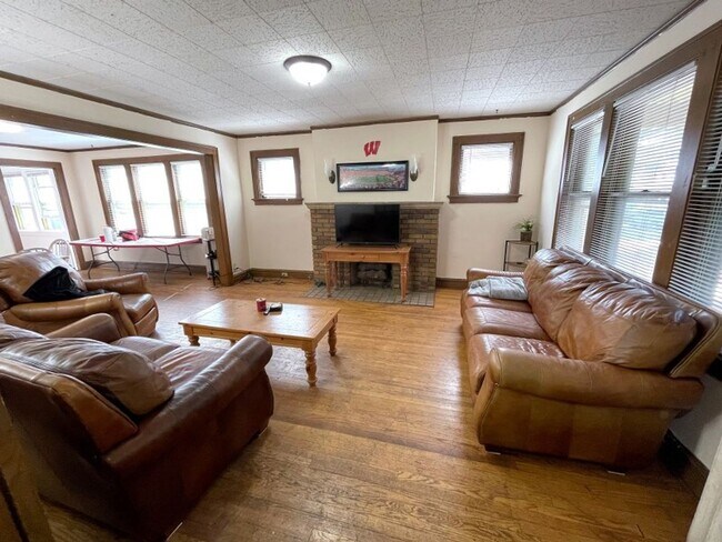 Building Photo - 151 Lathrop St