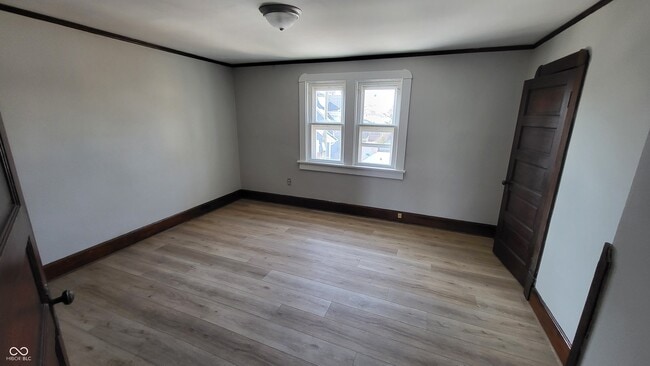 Building Photo - 852 N Rural St