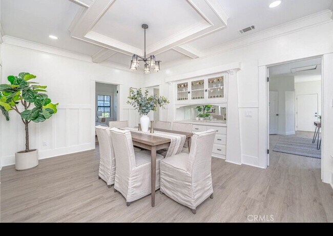 Building Photo - 1842 W 50th St