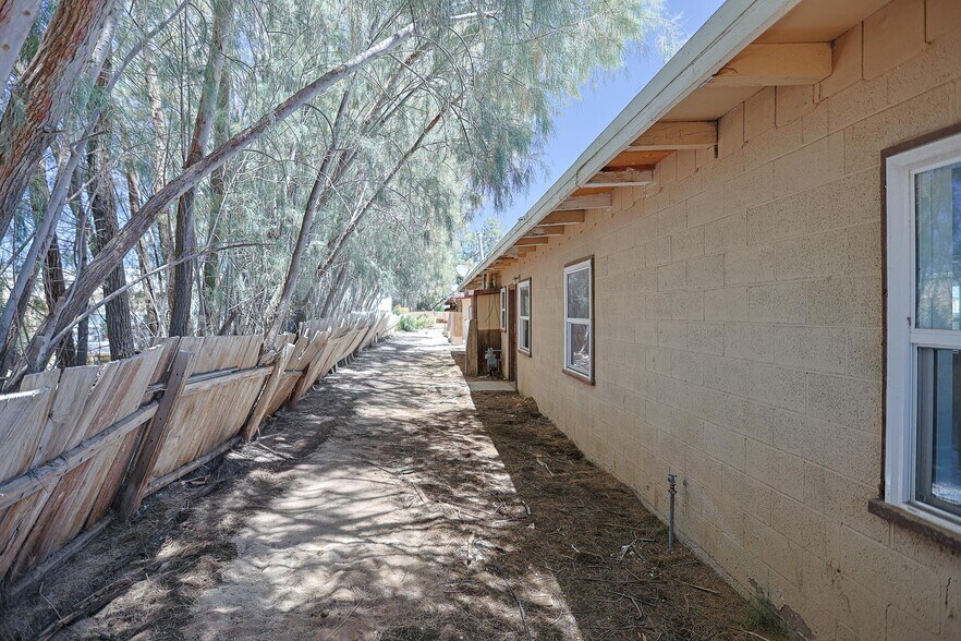 Building Photo - 11389 Lee Ave