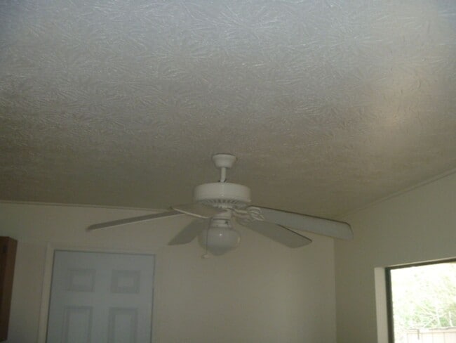 Building Photo - 3/2 $2150.00
