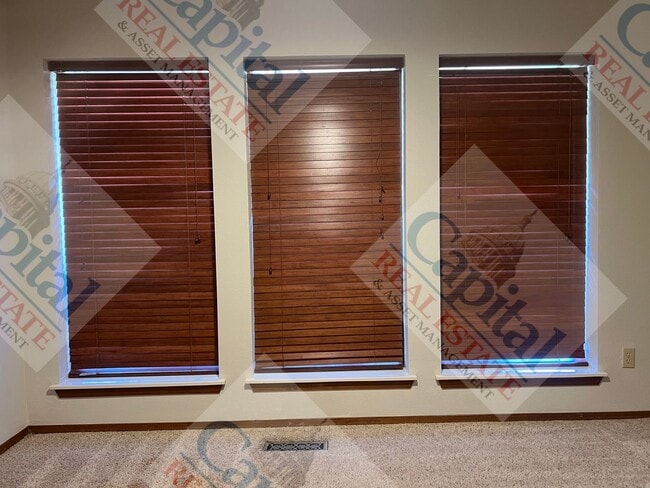 Building Photo - Country Beauty