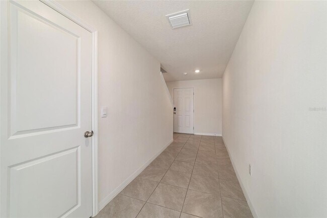 Building Photo - 8741 SW 45th Ct