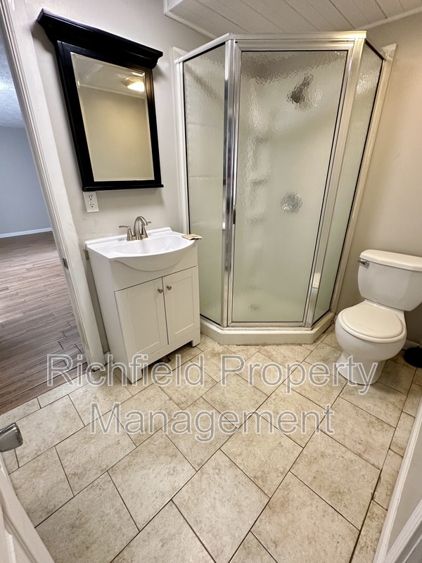 Building Photo - 405 W 3rd St