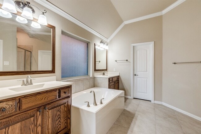 Building Photo - 704 Thetford Ln