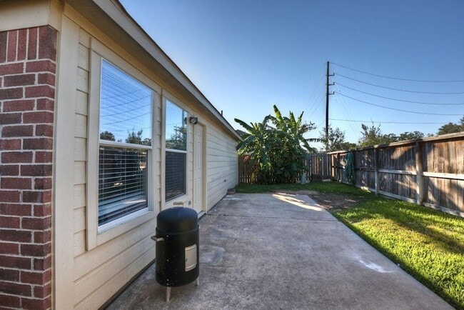 Building Photo - 18530 Alemarble Oak St