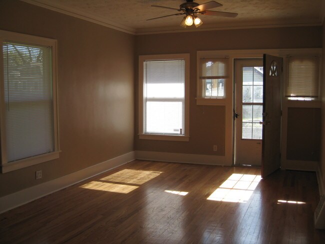 Building Photo - 2556 Vane St