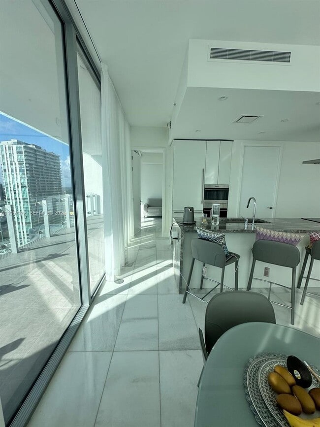 Building Photo - 700 NE 26th Terrace