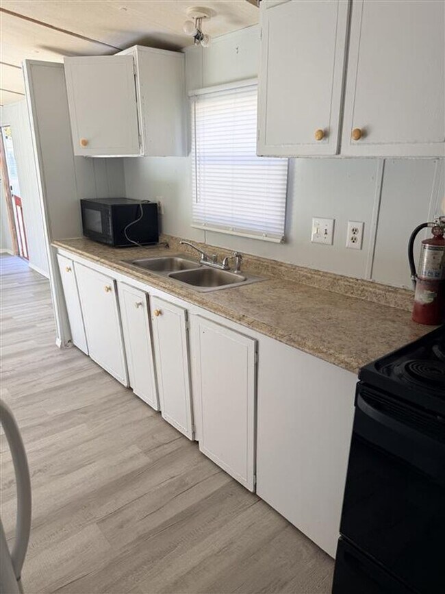 Building Photo - *RENT TO OWN* - PLANT CITY 2/1