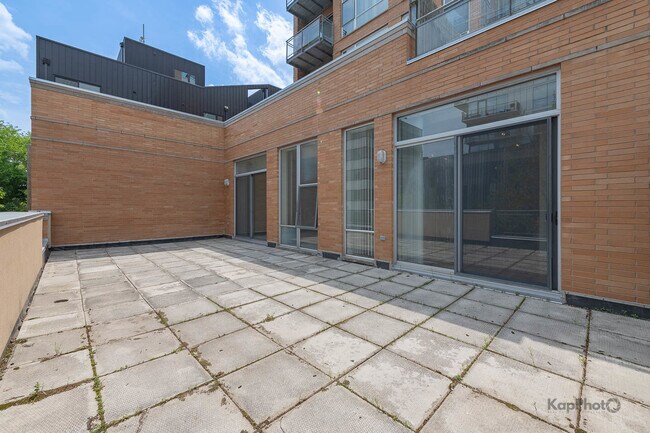 Building Photo - 1720 Oak Ave