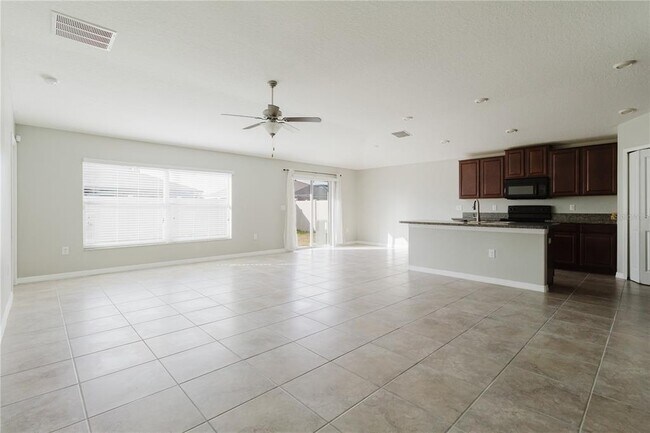 Building Photo - 304 Cascade Bend Dr