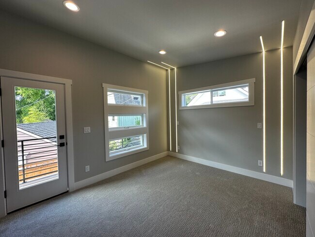 Building Photo - 5509 Brooklyn Ave NE