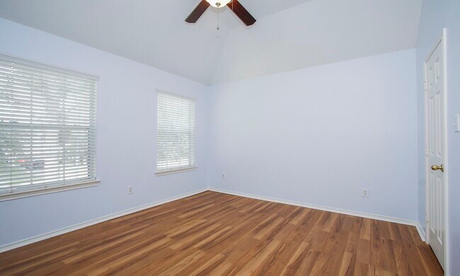 Building Photo - 16207 Waiting Spring Cir