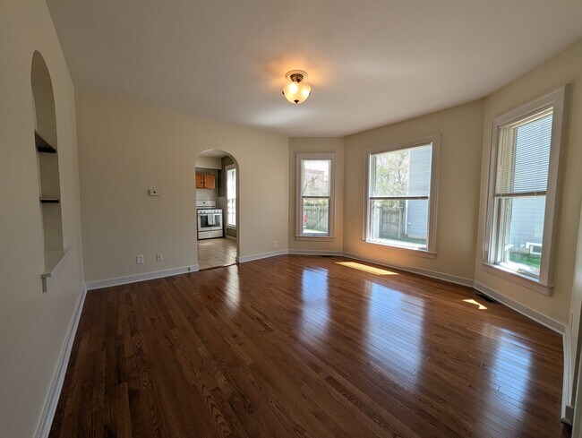 Building Photo - 330 Henry Ave SE