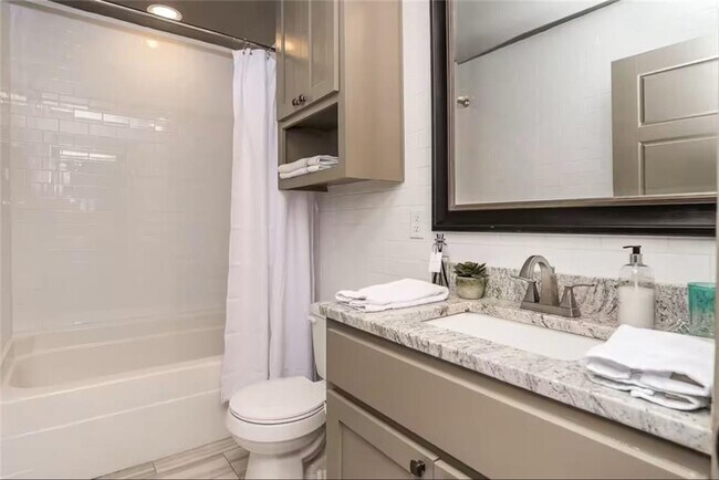 Building Photo - 303 NW F St