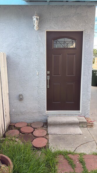 Entry - 4575 W 168th St