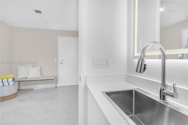 Building Photo - 700 NE 24th St