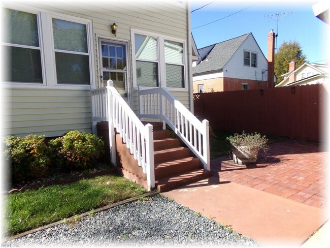 Building Photo - 106 Algonquin Rd