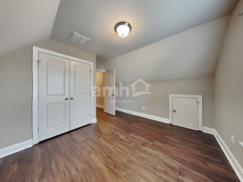 Building Photo - 1405 Yellow Wood Dr