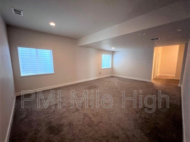 Building Photo - 12523 Grape St
