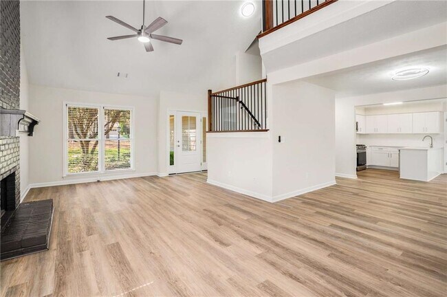 Building Photo - 1813 N Creek Cir