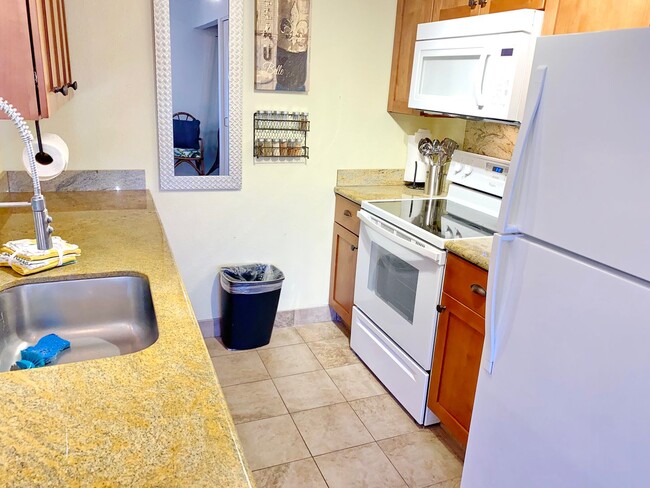 Building Photo - Beautiful and Bright, Nicely Furnished top floor Keonekai Villages condo-- recently remodeled and...
