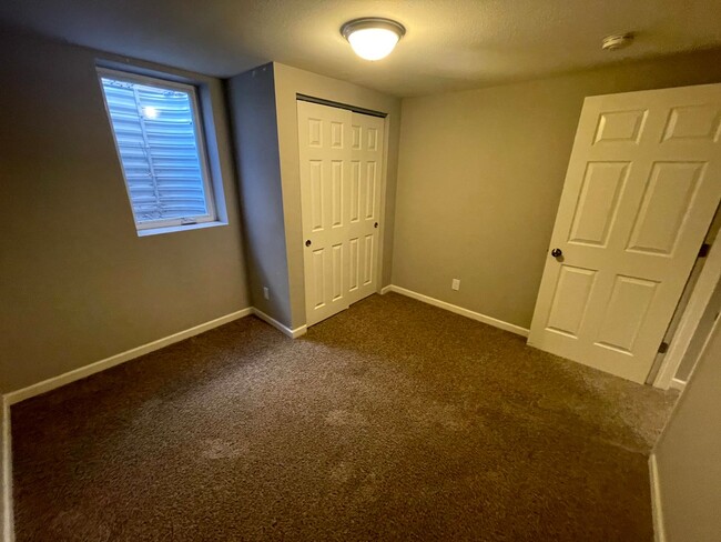 Building Photo - Fully Updated 4 Bedroom Home With Finished...