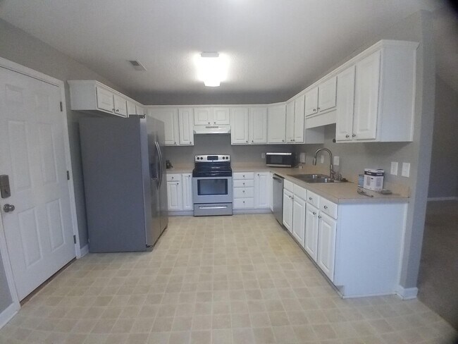 Building Photo - 2212 Dartmouth Dr