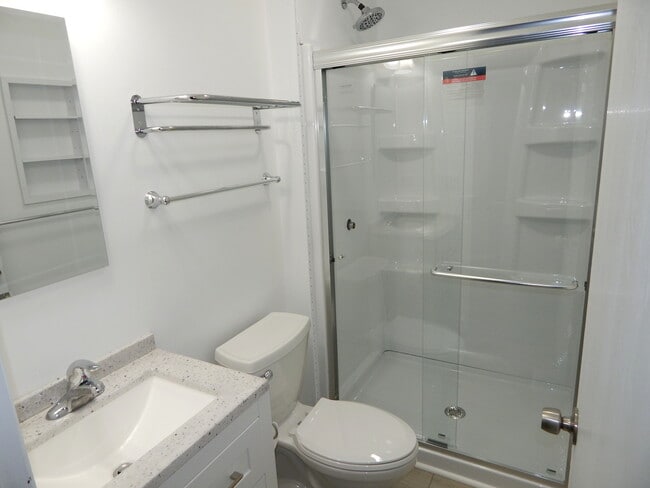 Building Photo - 1985 Navarone Dr