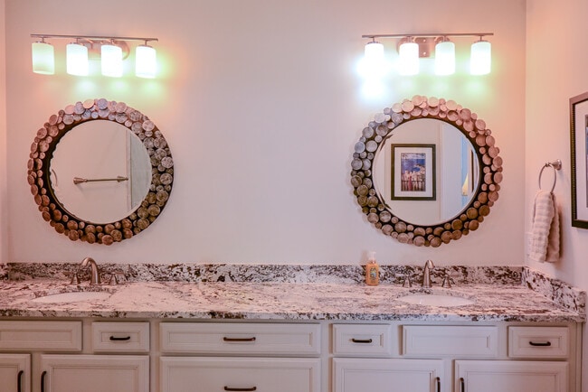 Building Photo - 1013 Marsh Vw Dr