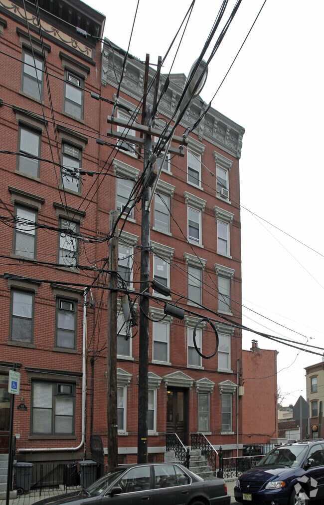 Building Photo - 803 Park Ave