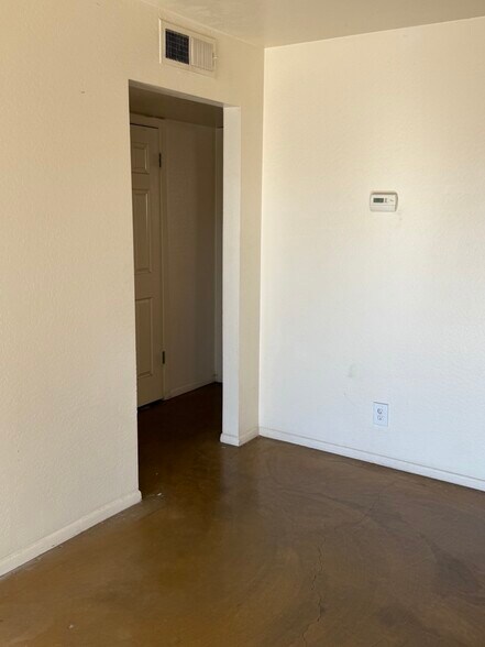 Building Photo - 2024 S Mill Ave
